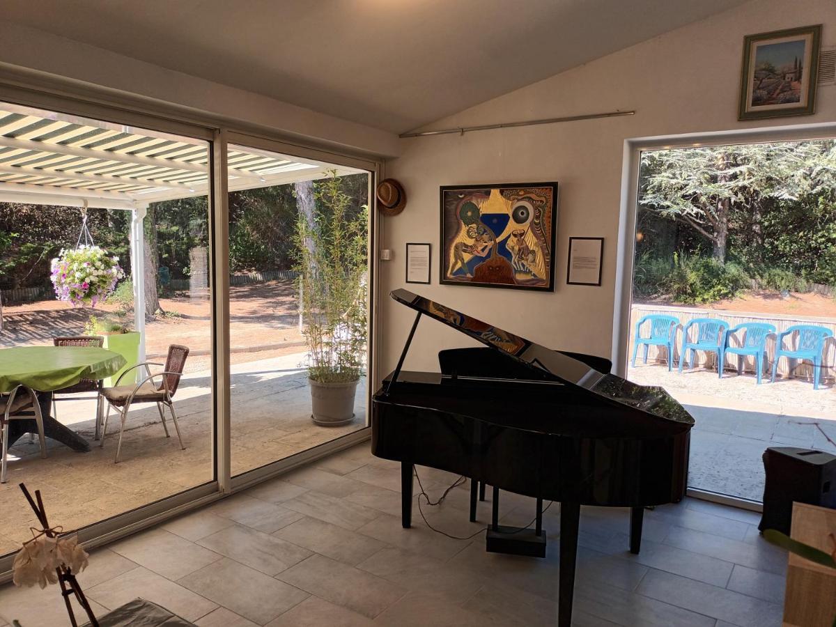 Chalet Banane Devant Piscine, A 6Km Du Festival De Piano De La Roque D'Antheron Rognes Екстериор снимка