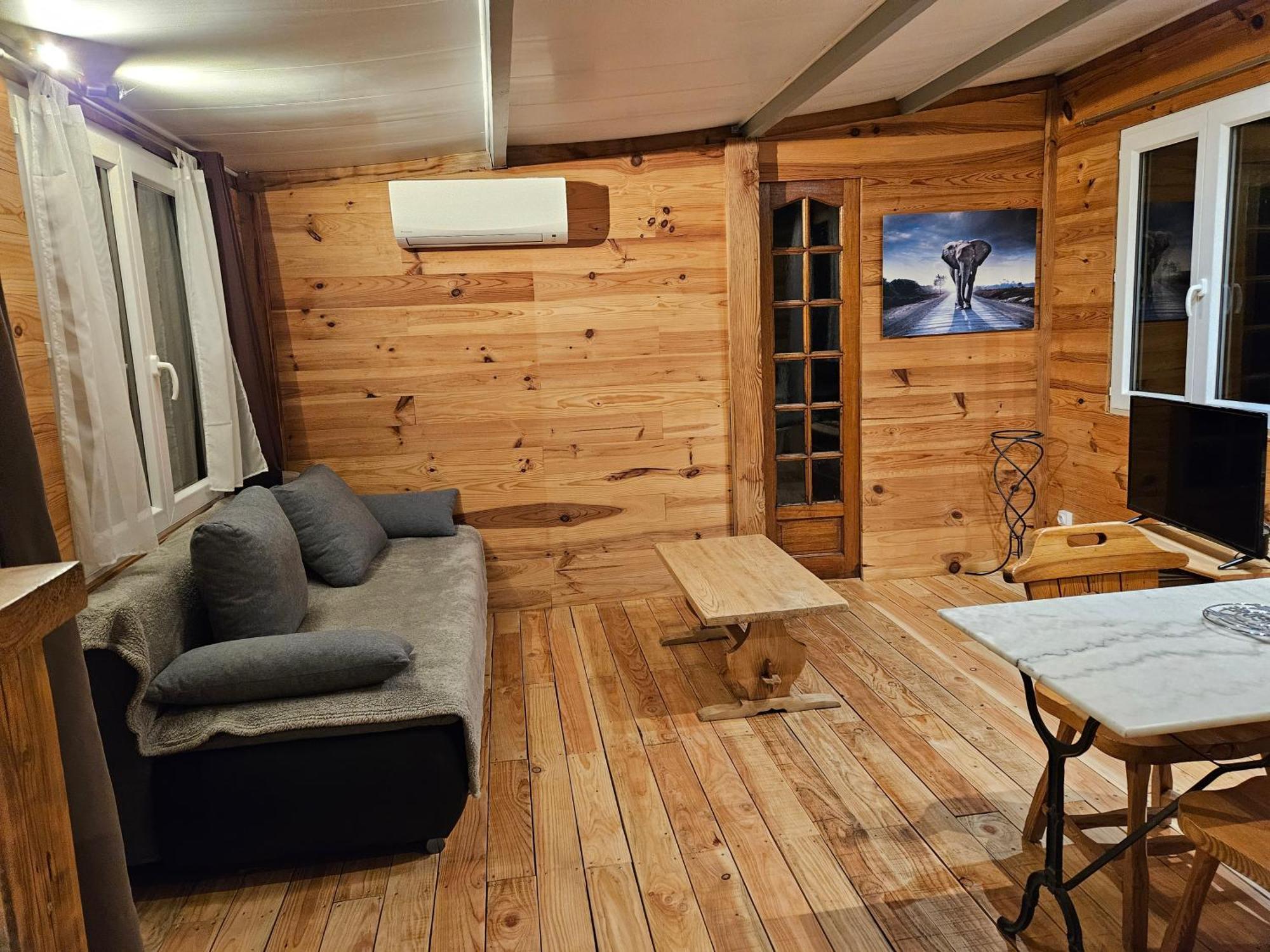 Chalet Banane Devant Piscine, A 6Km Du Festival De Piano De La Roque D'Antheron Rognes Екстериор снимка
