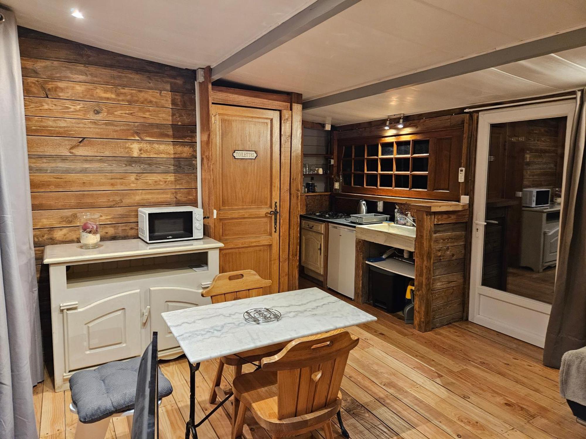 Chalet Banane Devant Piscine, A 6Km Du Festival De Piano De La Roque D'Antheron Rognes Екстериор снимка
