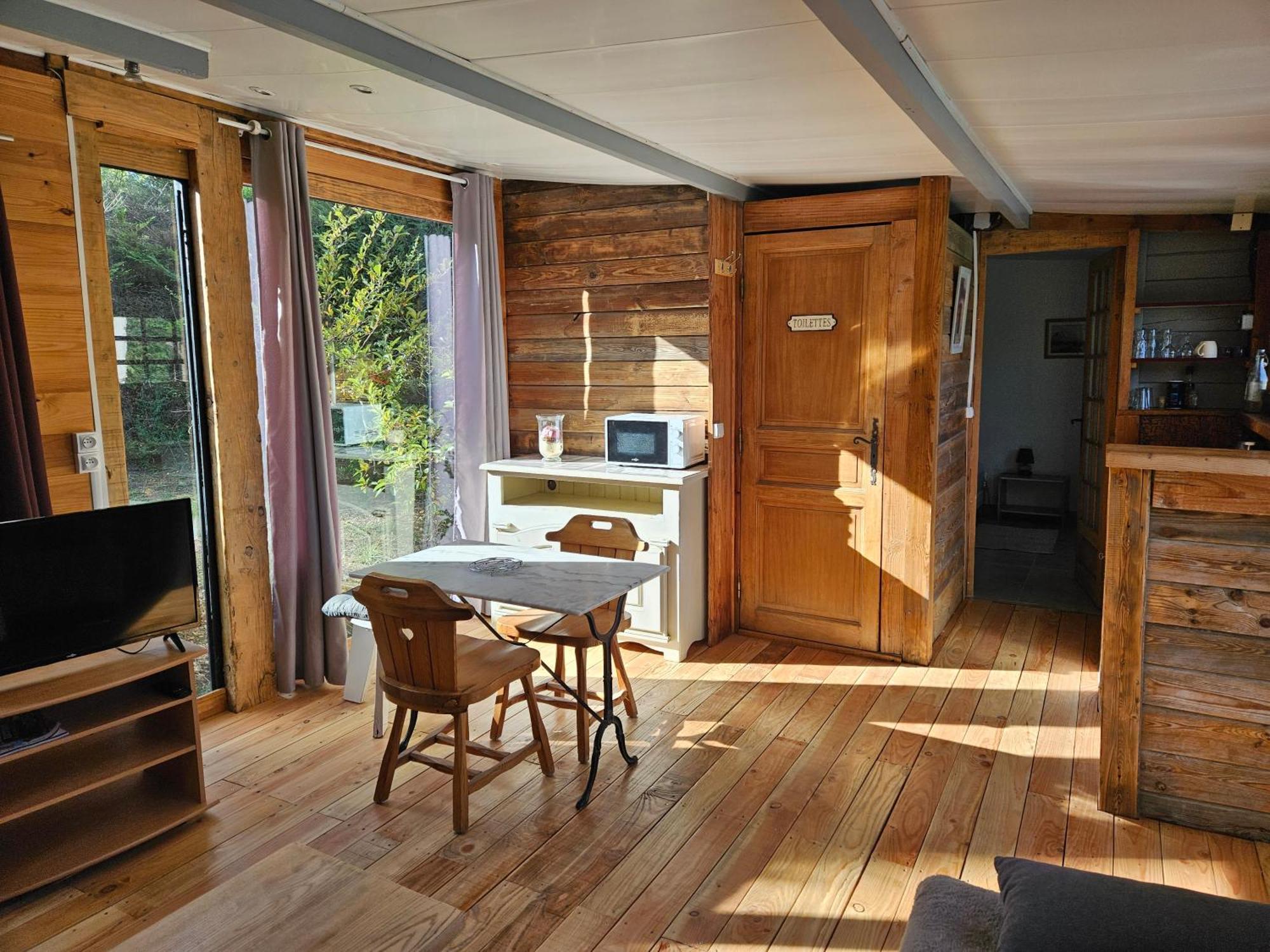 Chalet Banane Devant Piscine, A 6Km Du Festival De Piano De La Roque D'Antheron Rognes Екстериор снимка